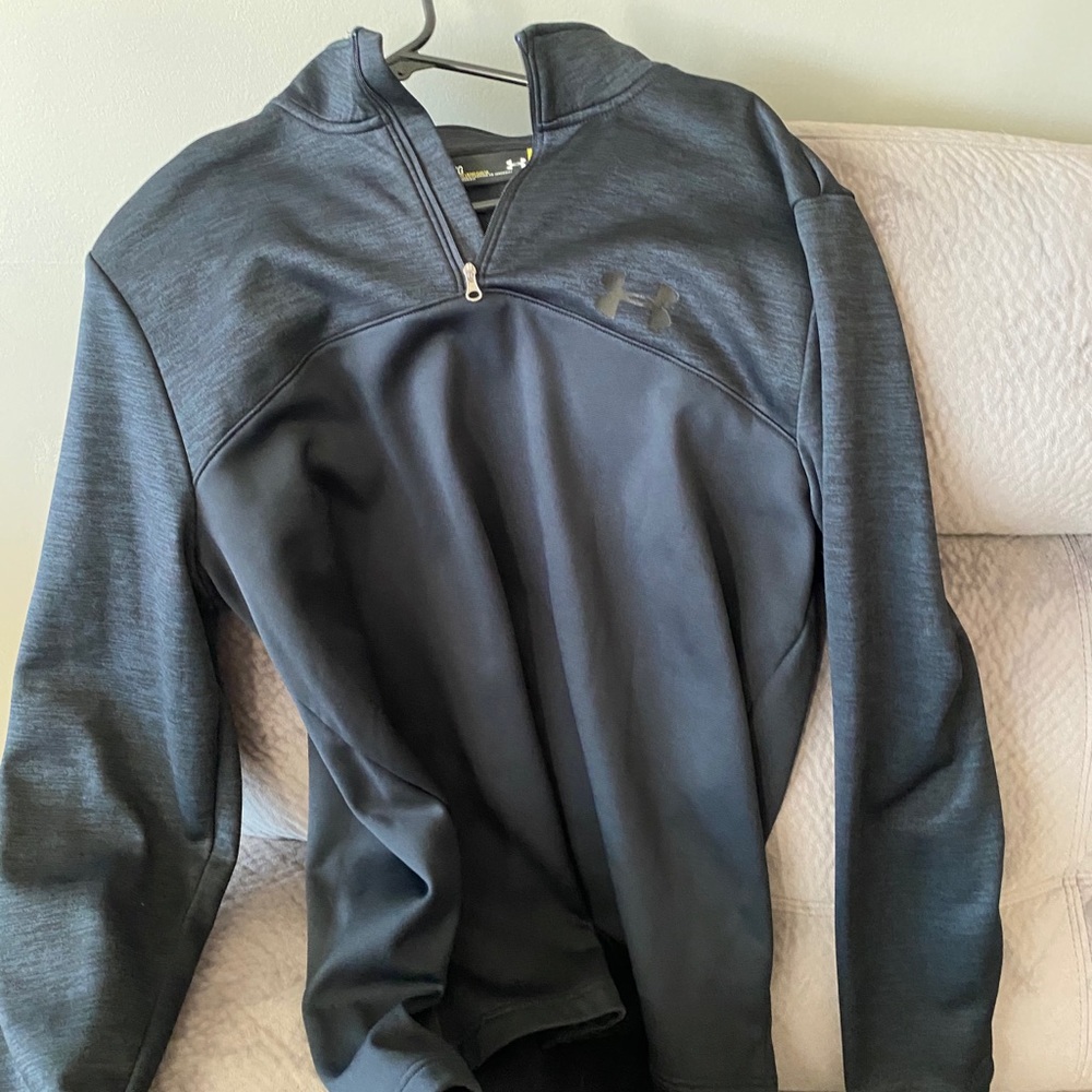 Long sleeve pull over black